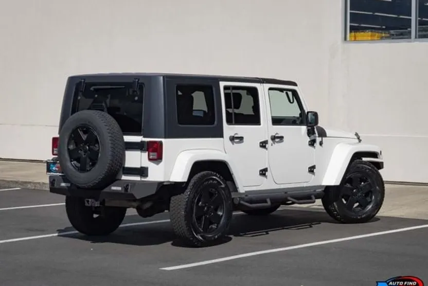 2010 Jeep Wrangler Unlimited Sahara photo 1