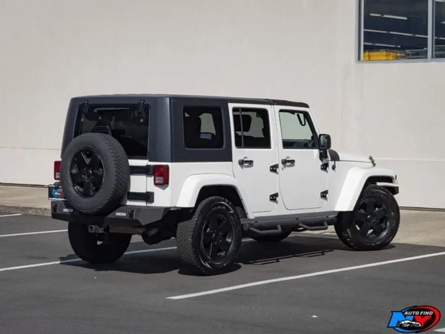 2010 Jeep Wrangler Unlimited Sahara photo 1