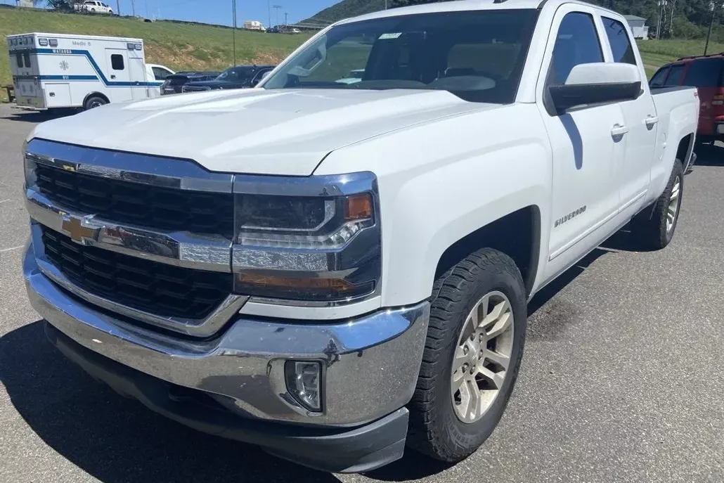 2018 Chevrolet Silverado 1500 LT photo 1