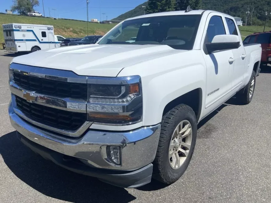 2018 Chevrolet Silverado 1500 LT photo 1