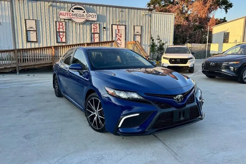 2023 Toyota Camry SE photo 1