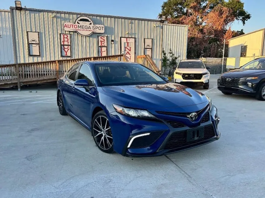 2023 Toyota Camry SE photo 1