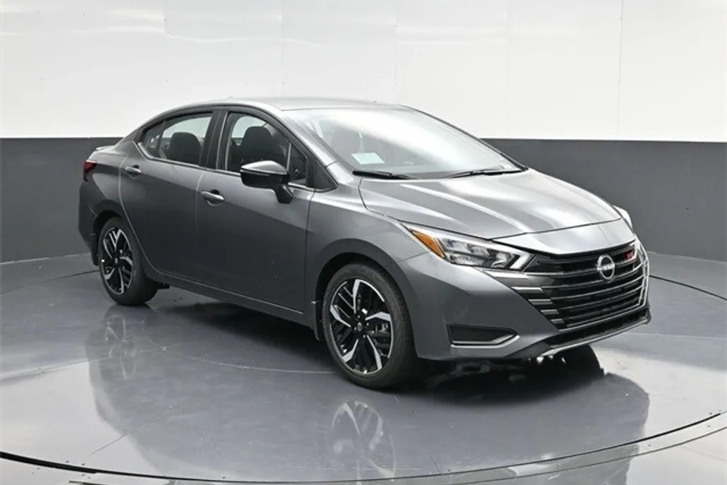 2025 Nissan Versa 1.6 SR photo 1