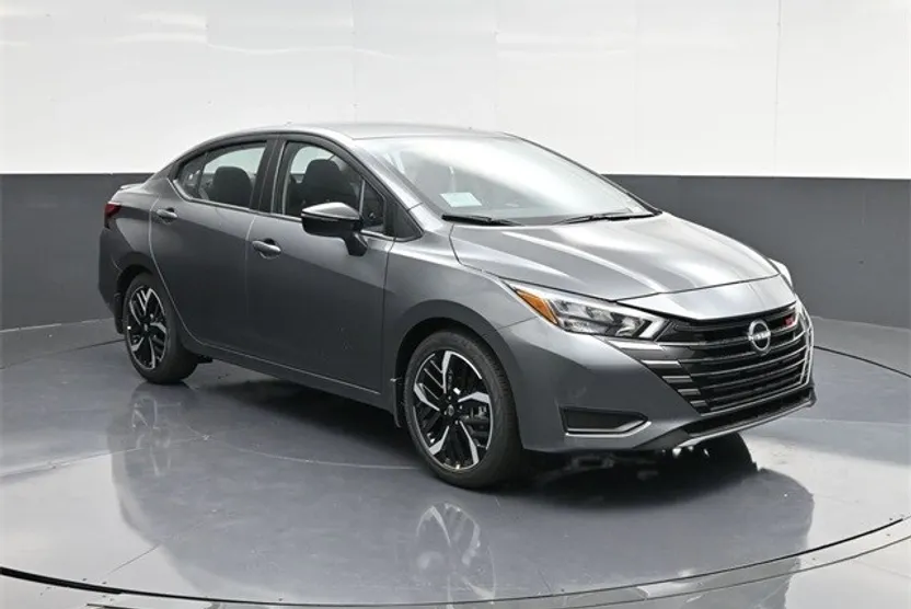 2025 Nissan Versa 1.6 SR photo 1