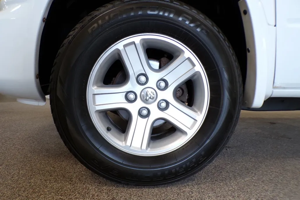 2011 Dodge Dakota SXT SLT photo 1