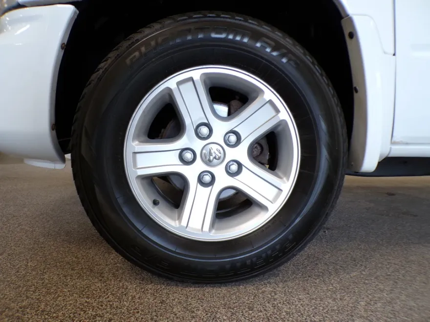 2011 Dodge Dakota SXT SLT photo 1