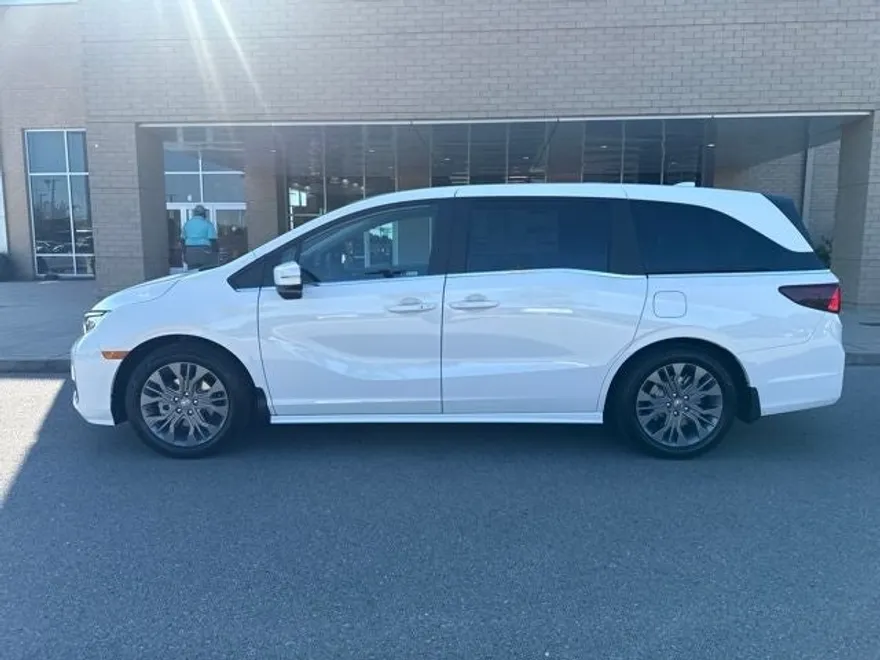 2026 Honda Odyssey Touring photo 1