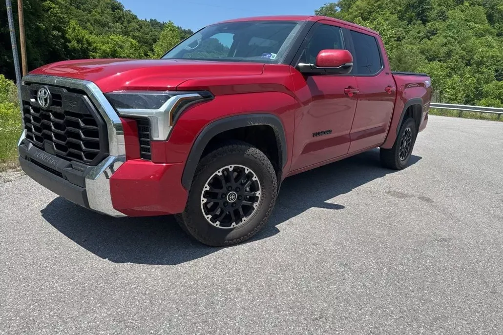 2024 Toyota Tundra SR5 photo 1