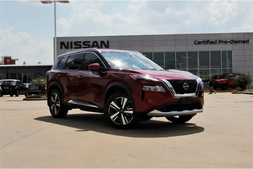 2023 Nissan Rogue Platinum photo 1