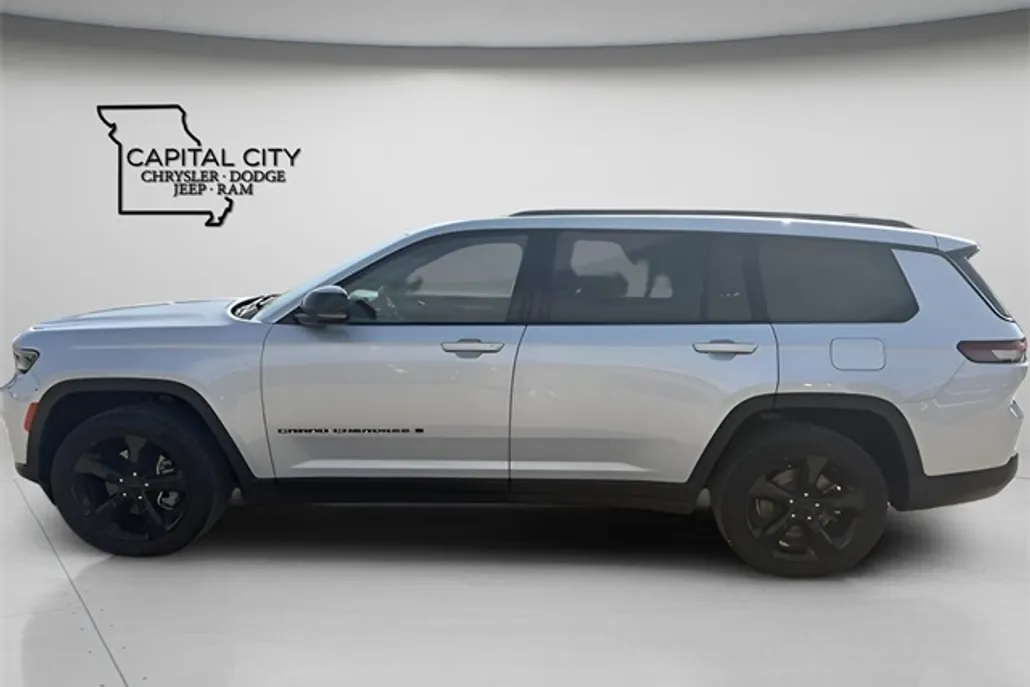 2022 Jeep Grand Cherokee Altitude photo 1
