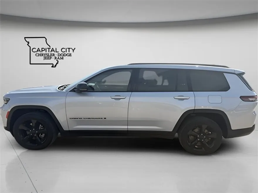 2022 Jeep Grand Cherokee Altitude photo 1