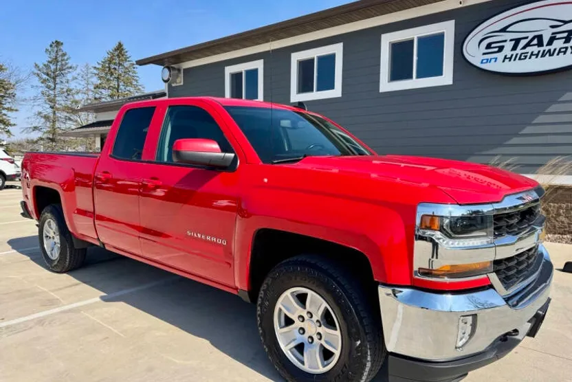 2018 Chevrolet Silverado 1500 LT photo 1
