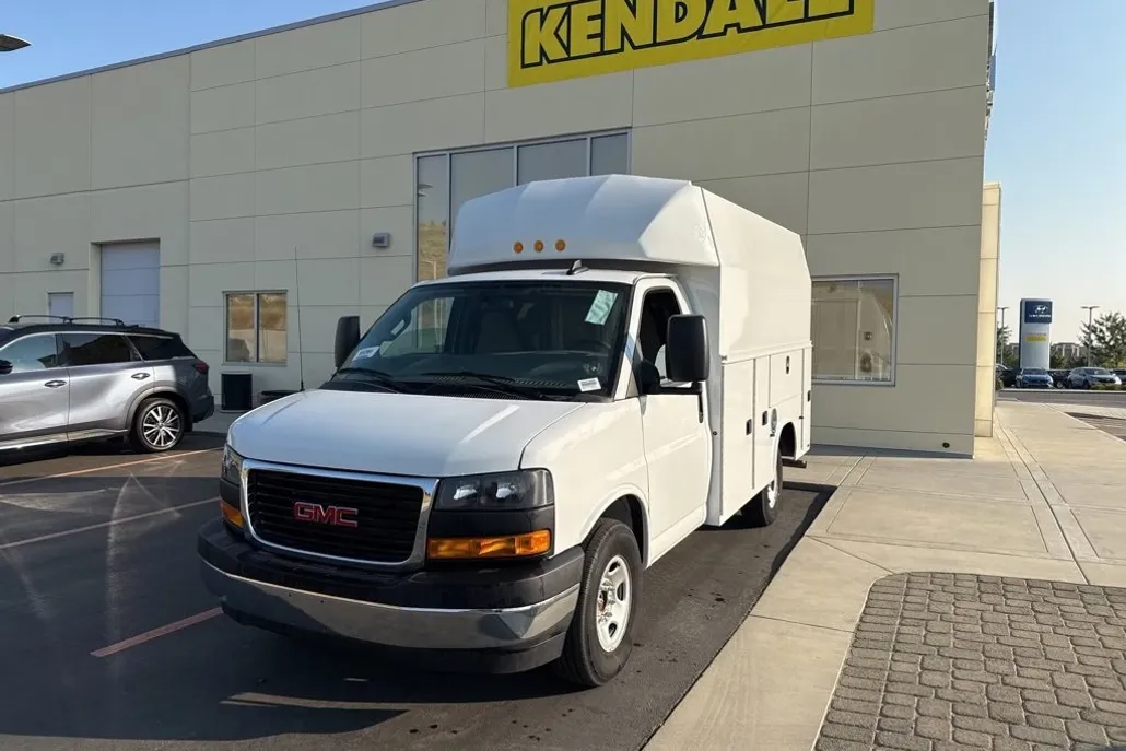 2024 Gmc Savana Cutaway 3500 photo 1