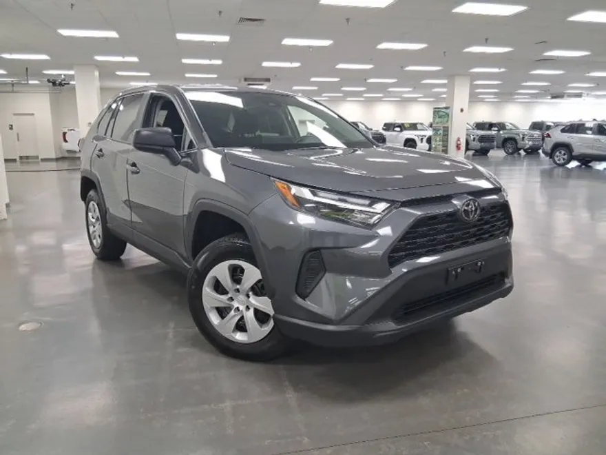 2023 Toyota RAV4 LE photo 1