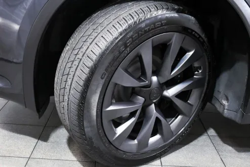 2024 Tesla Model X photo 2