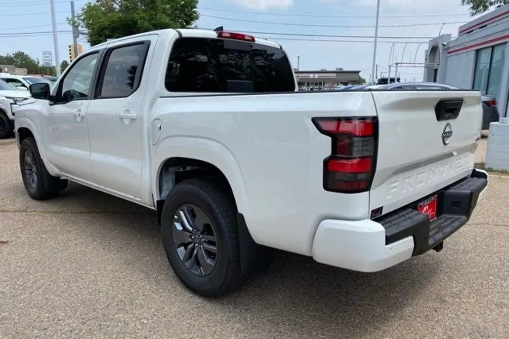 2025 Nissan Frontier SV photo 1