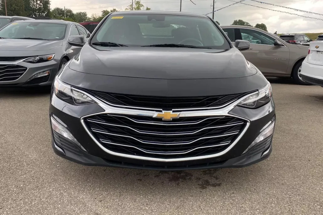 2023 Chevrolet Malibu 1LT photo 1