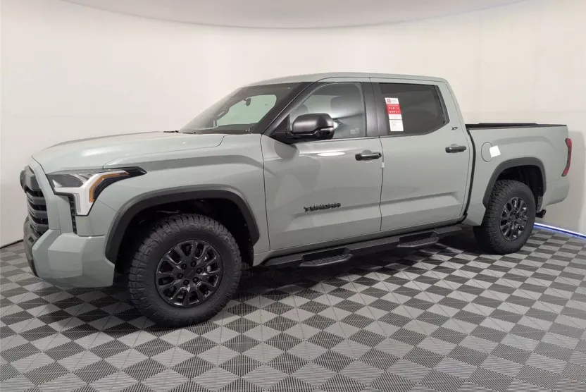2025 Toyota Tundra SR5 CrewMax photo 1