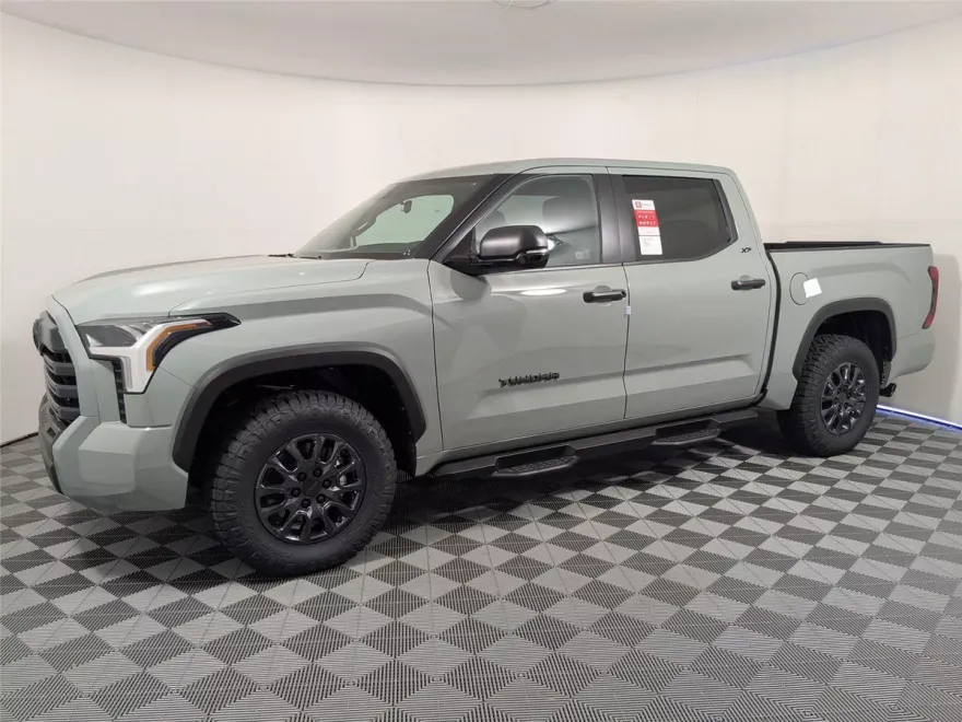 2025 Toyota Tundra SR5 CrewMax photo 1