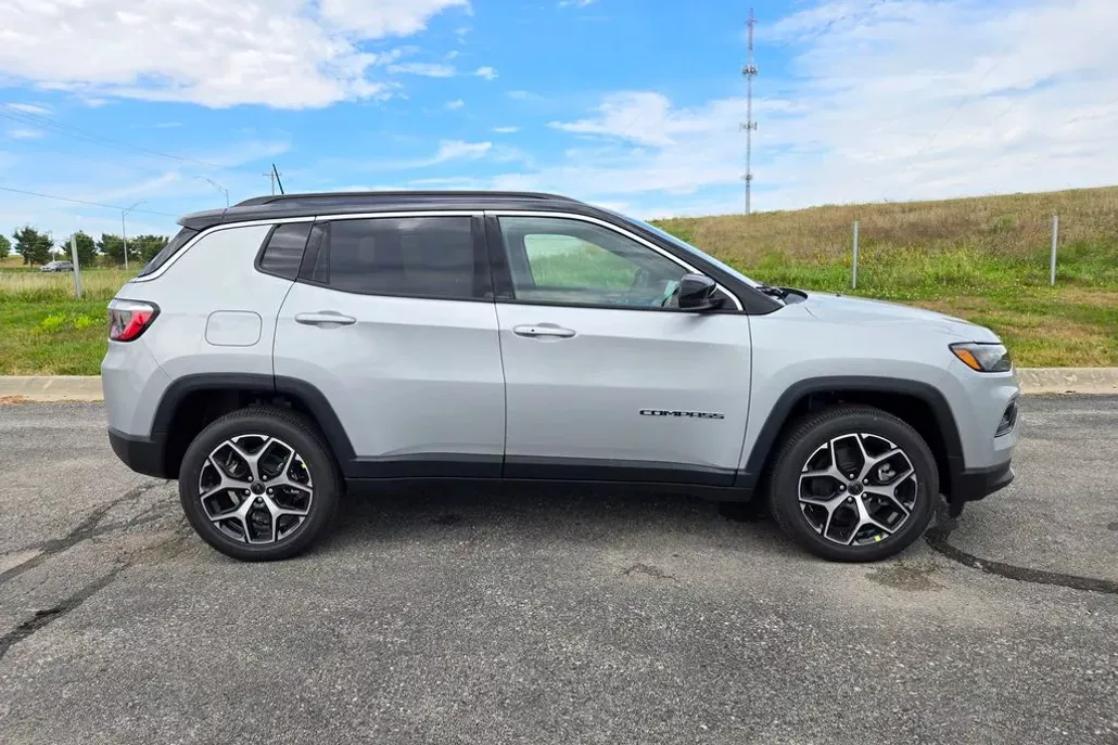 2026 Jeep Compass Limited photo 1