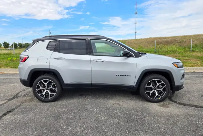 2026 Jeep Compass Limited photo 1