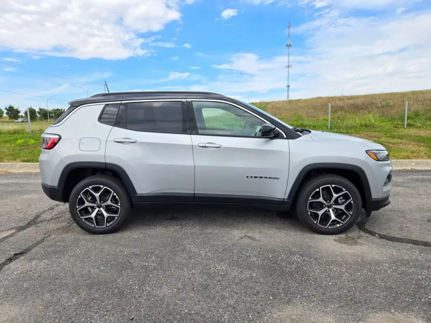 2026 Jeep Compass Limited photo 1