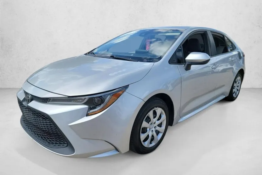 2021 Toyota Corolla LE photo 1