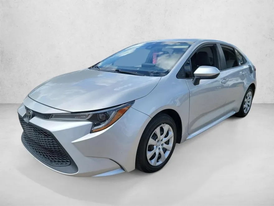 2021 Toyota Corolla LE photo 1