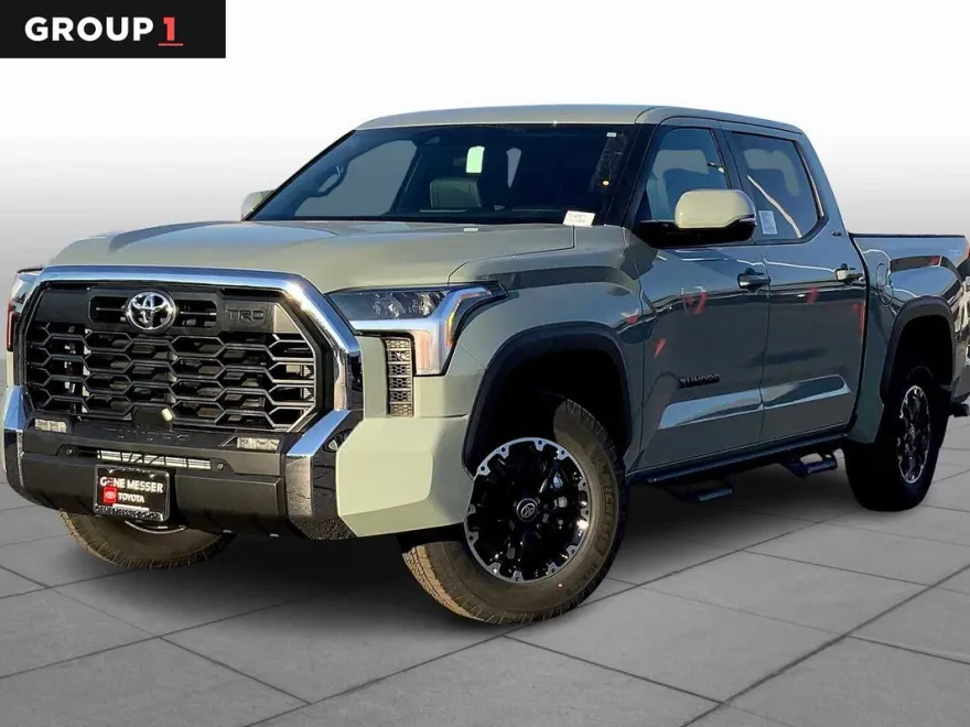 2026 Toyota Tundra SR5 CrewMax photo 1