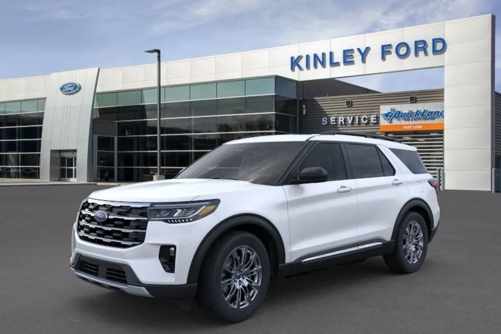 2025 Ford Explorer photo 1