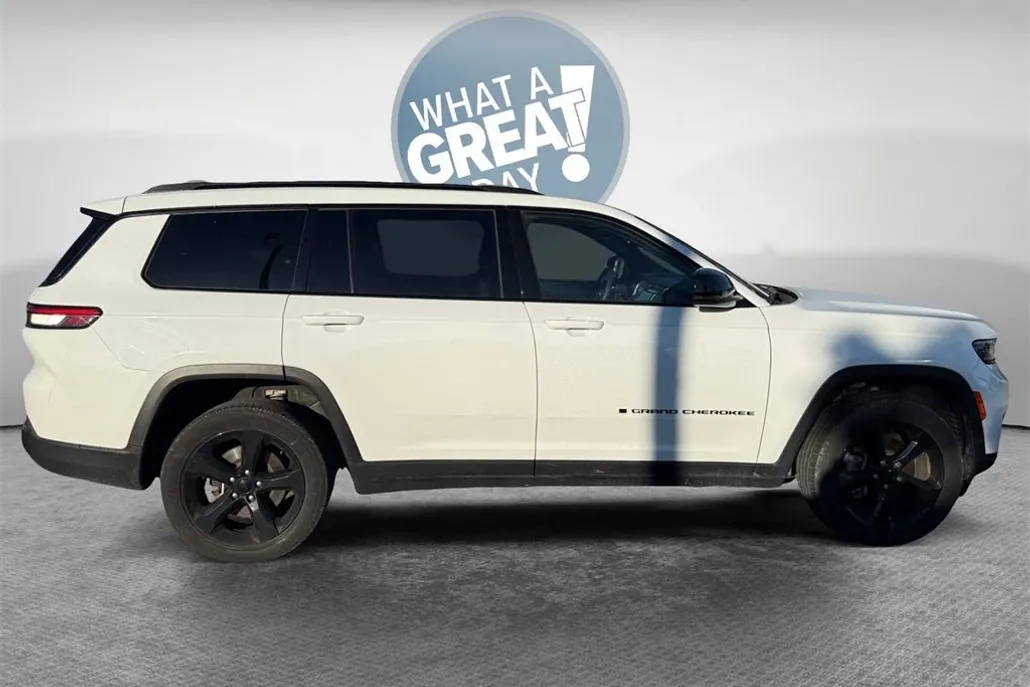 2023 Jeep Grand Cherokee Altitude photo 1