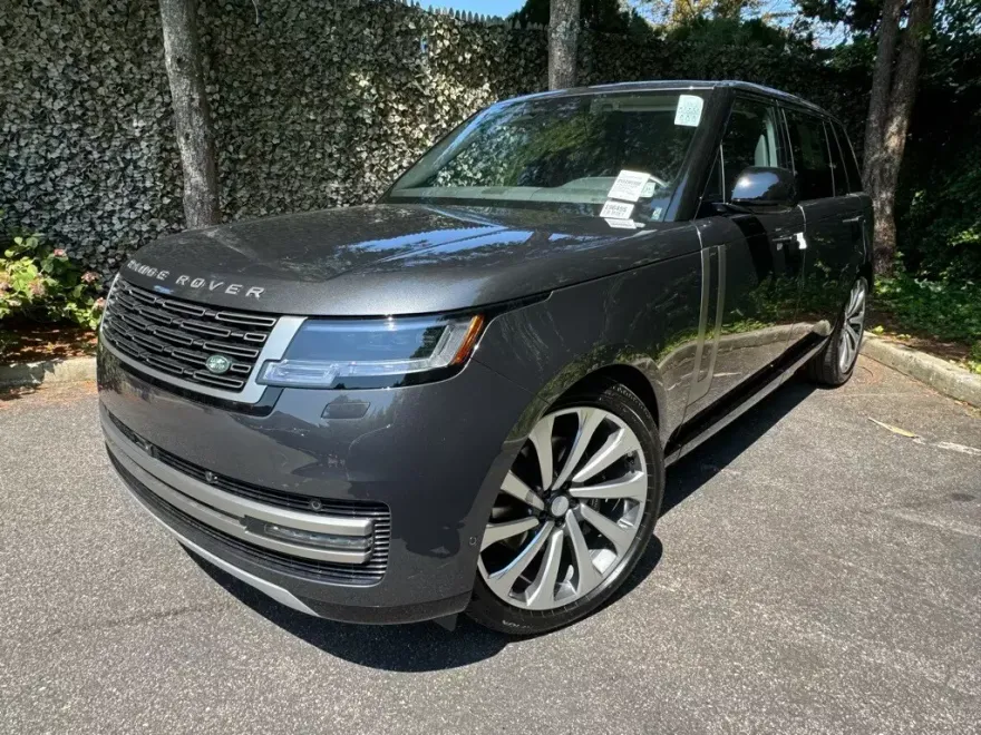 2025 Land Rover Range Rover SE photo 1
