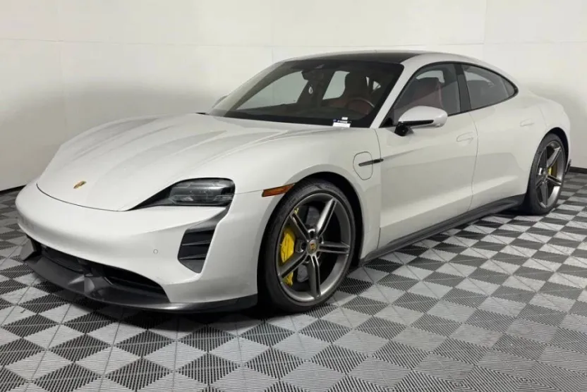 2021 Porsche Taycan Turbo S photo 1