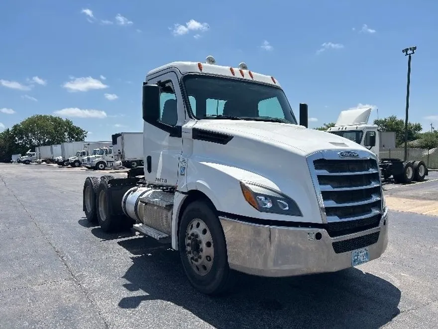 2020 Freightliner Cascadia 126" Day cab photo 1