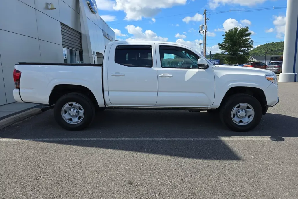 2023 Toyota Tacoma 4x4 SR Double Cab V6 photo 1