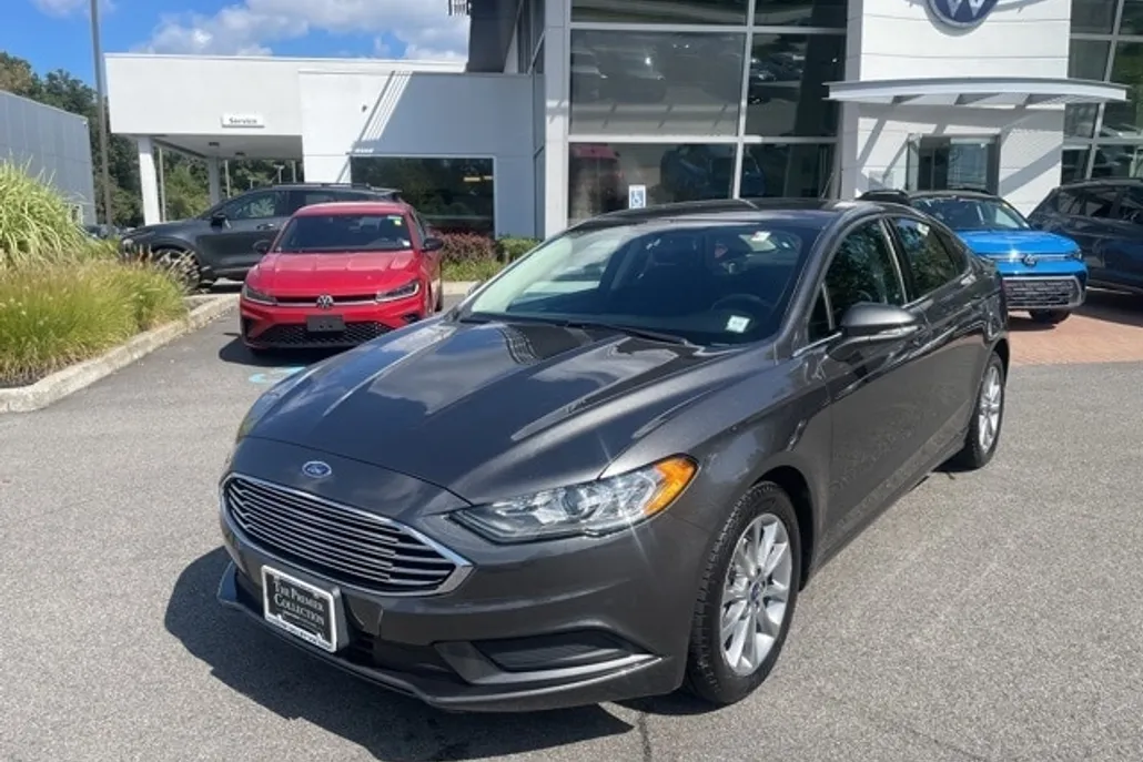 2017 Ford Fusion SE photo 1