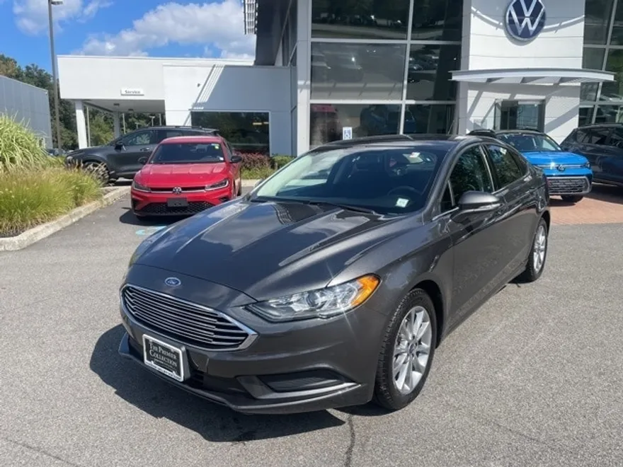 2017 Ford Fusion SE photo 1