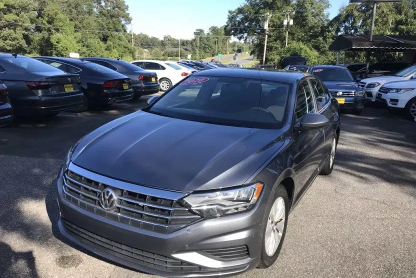 2020 Volkswagen Jetta SE R-Line photo 1