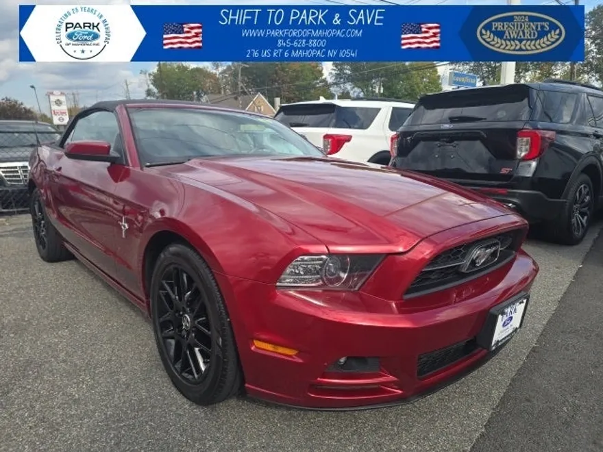 2014 Ford Mustang V6 Premium photo 1