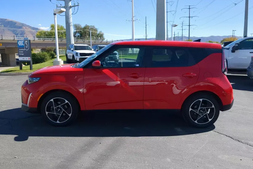 2023 Kia Soul EX photo 1