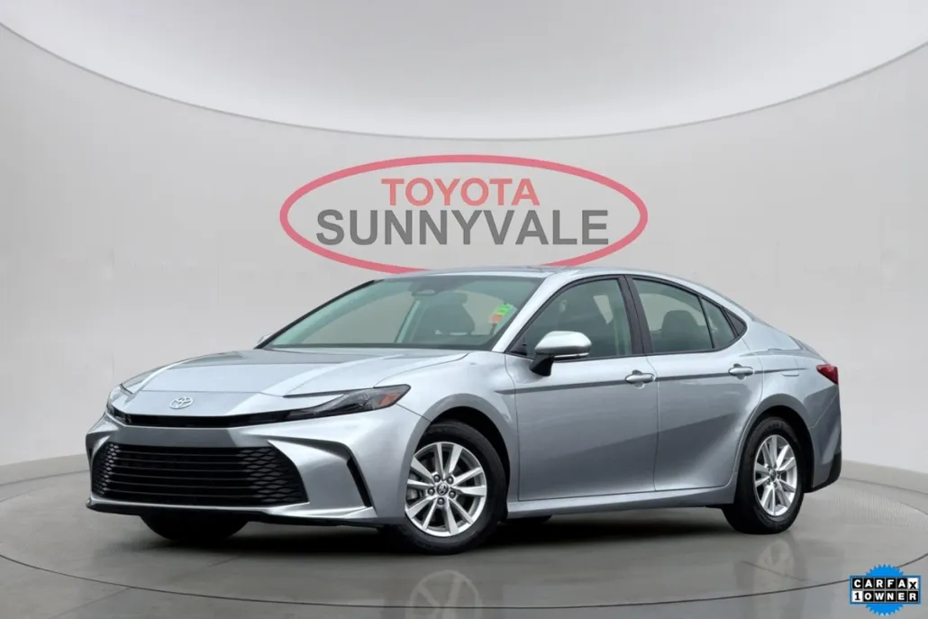 2025 Toyota Camry LE photo 1