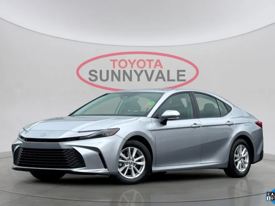2025 Toyota Camry LE photo 1