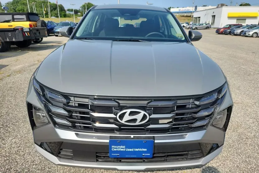 2025 Hyundai Tucson SE photo 1