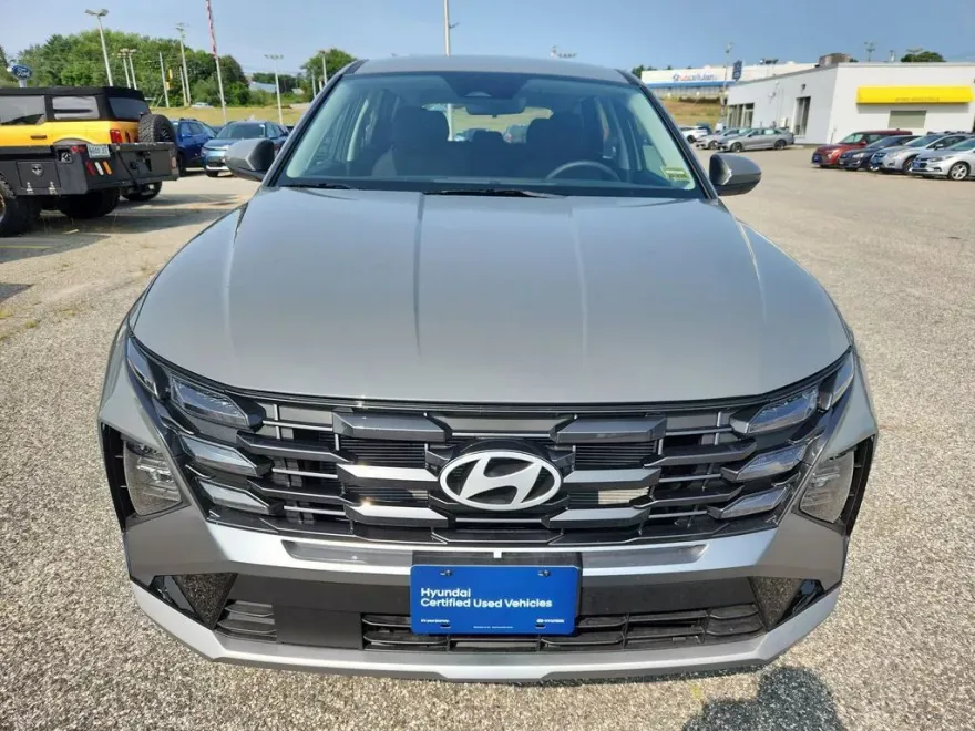 2025 Hyundai Tucson SE photo 1