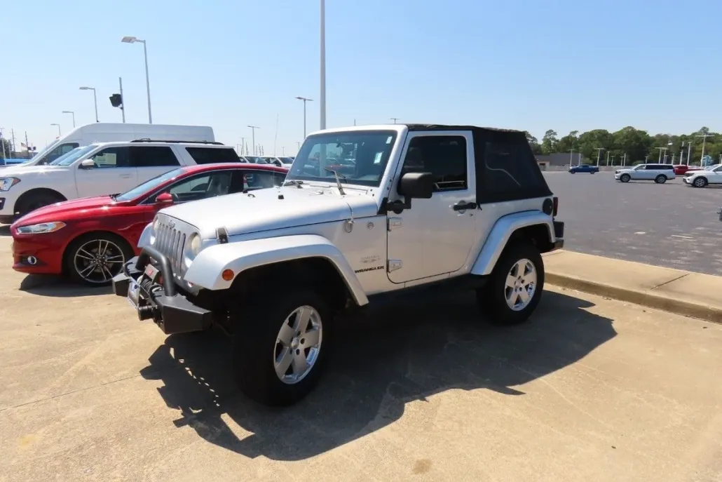 2010 Jeep Wrangler Sahara photo 1