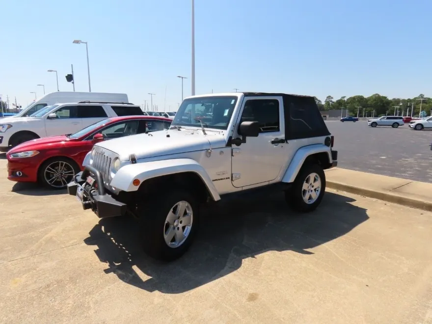 2010 Jeep Wrangler Sahara photo 1