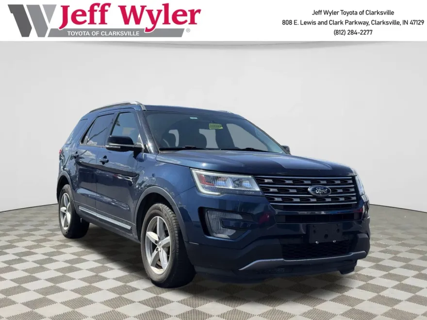 2017 Ford Explorer XLT photo 1