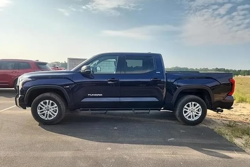 2022 Toyota Tundra SR5 photo 1