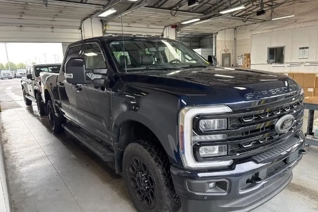 2024 Ford F-350 Lariat photo 1