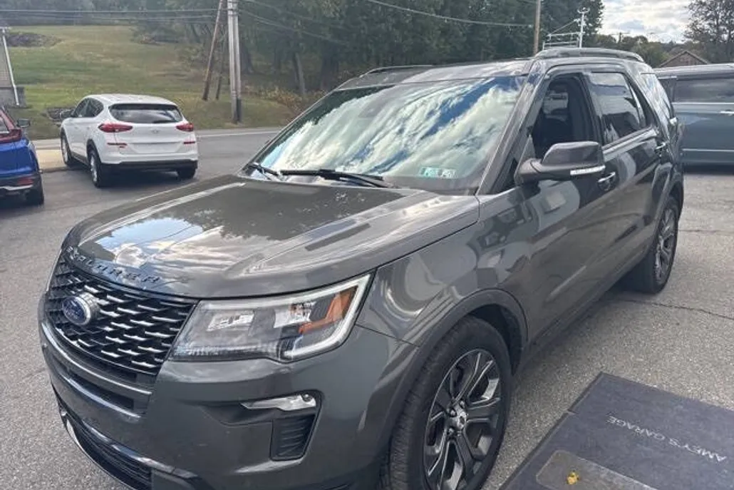 2018 Ford Explorer Sport photo 1